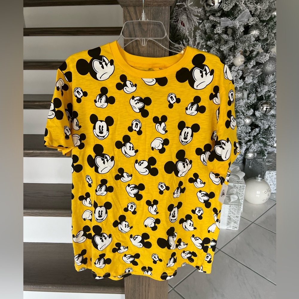 NWT MICKEY MOUSE T SHIRT